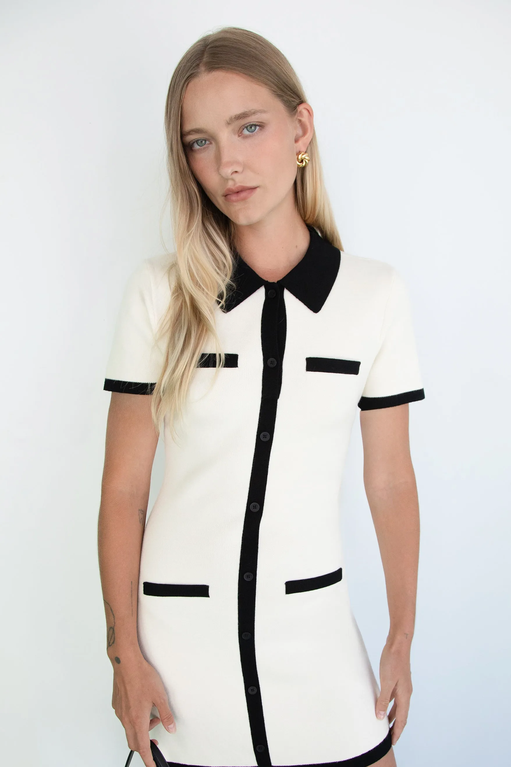 COLLARED CONTRAST TRIM KNIT MINI DRESS